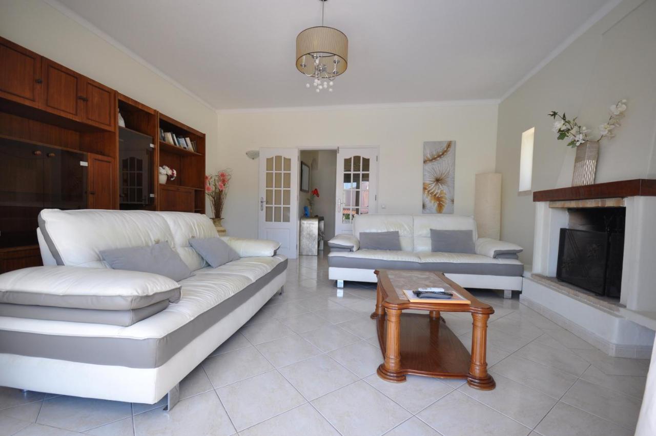 Well-Appointed Villa Is Situated In The Popular Resort Of Vilamoura Quarteira Εξωτερικό φωτογραφία