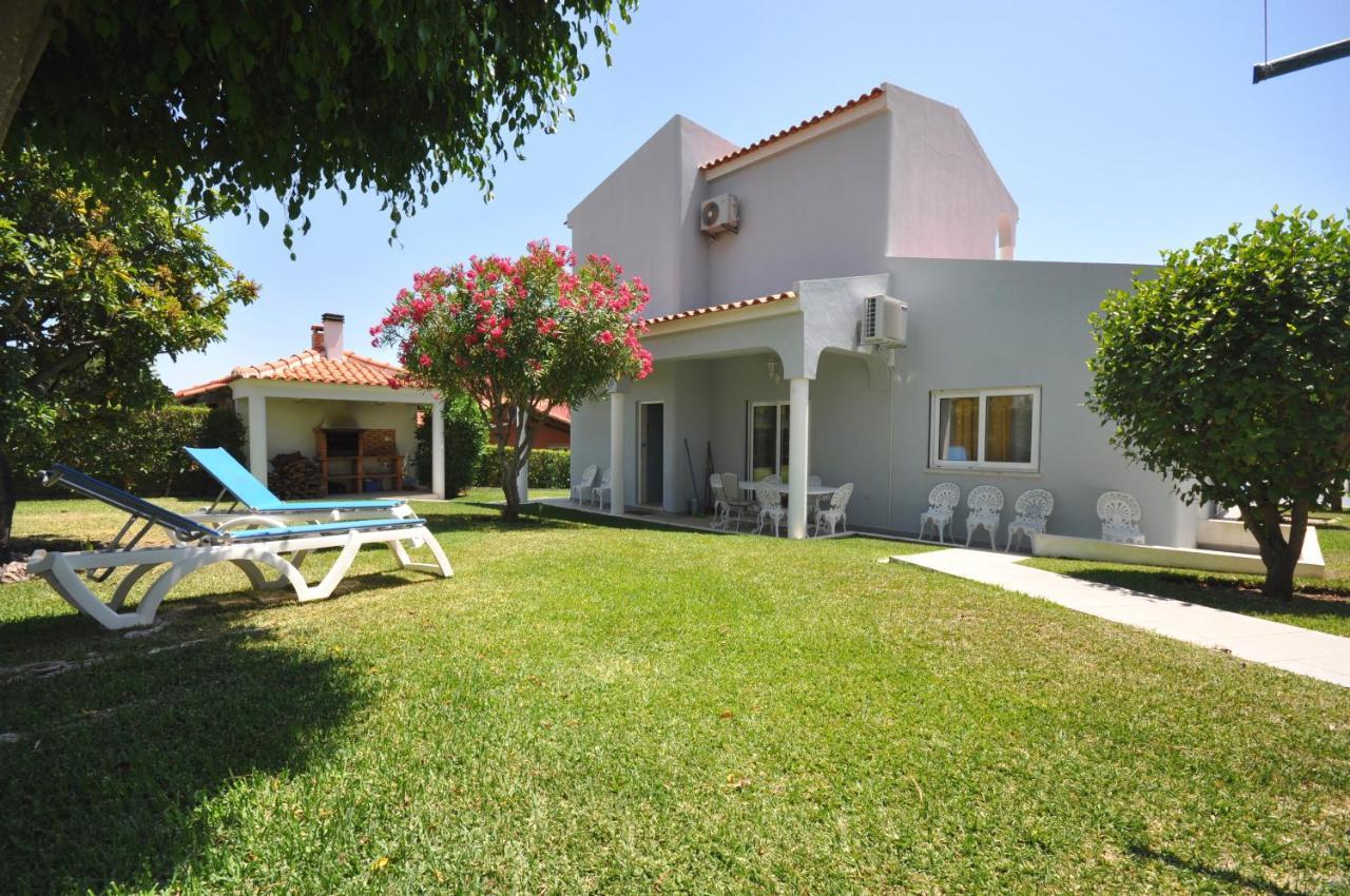 Well-Appointed Villa Is Situated In The Popular Resort Of Vilamoura Quarteira Εξωτερικό φωτογραφία