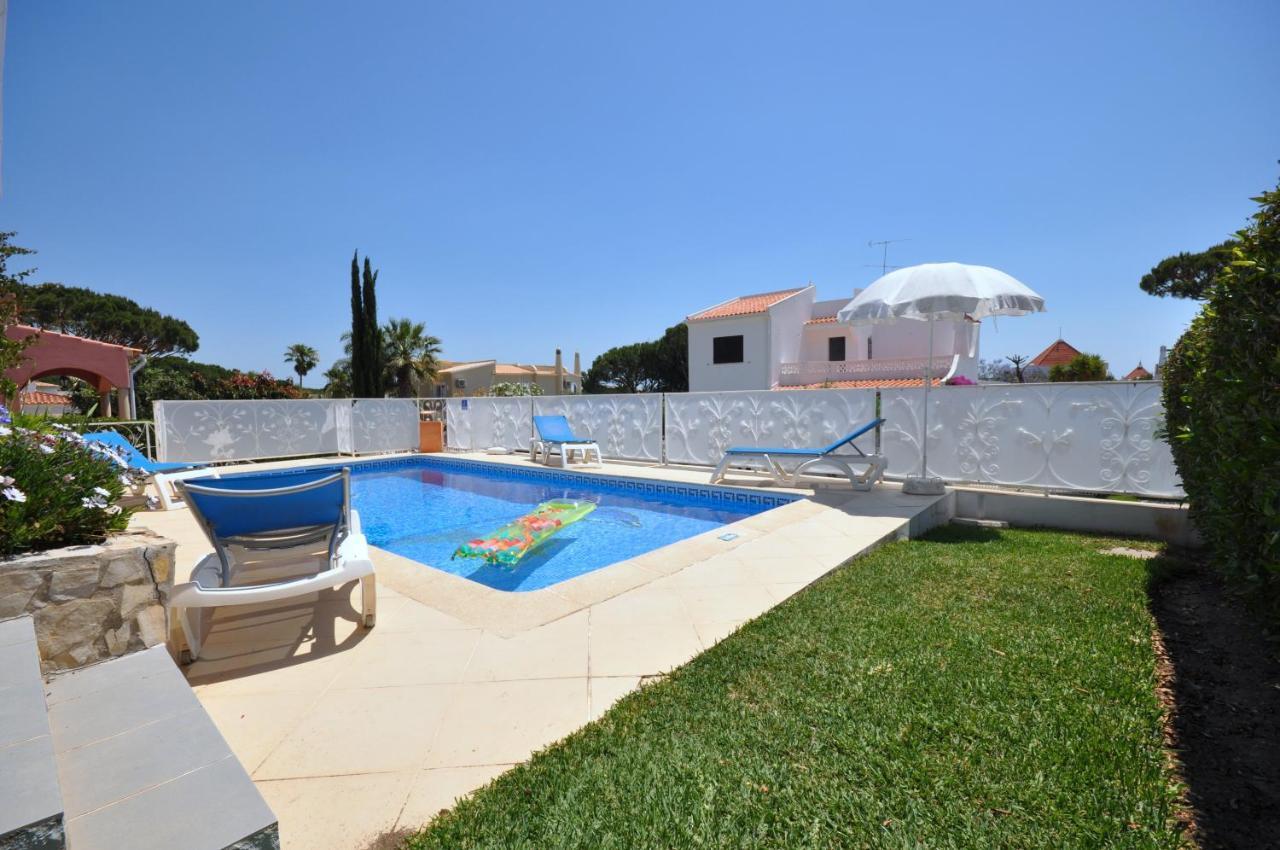 Well-Appointed Villa Is Situated In The Popular Resort Of Vilamoura Quarteira Εξωτερικό φωτογραφία