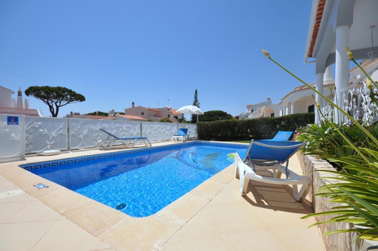 Well-Appointed Villa Is Situated In The Popular Resort Of Vilamoura Quarteira Εξωτερικό φωτογραφία