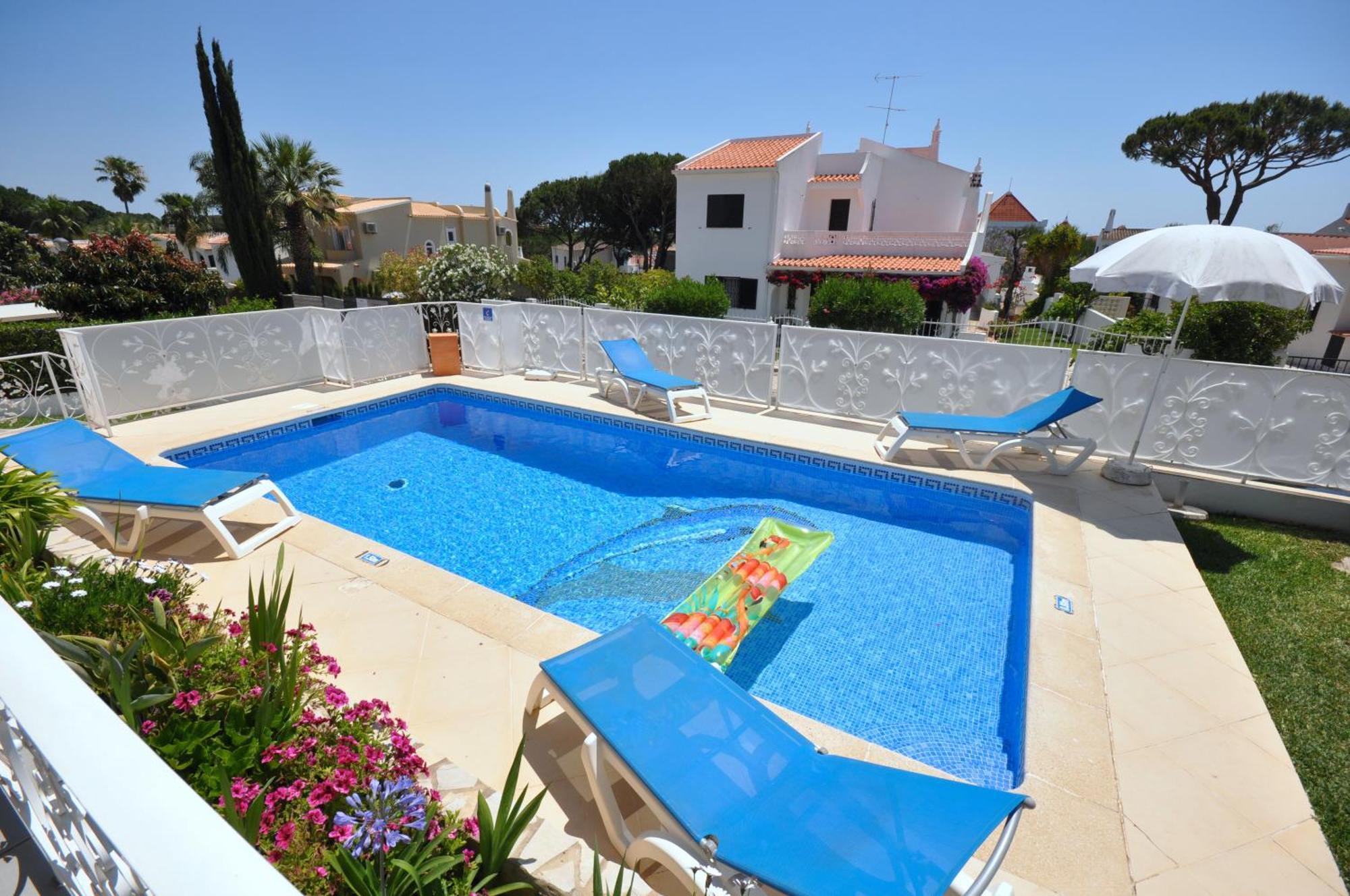 Well-Appointed Villa Is Situated In The Popular Resort Of Vilamoura Quarteira Εξωτερικό φωτογραφία